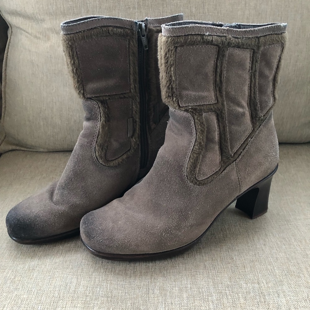 Earth Grey Cushioned Boots. Size 7.